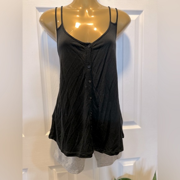 *bundle* Four cute summer tops. Size Medium. - Picture 14 of 16